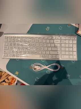 iClever IC-GK03 Wireless Keyboard & Mouse Combo – New